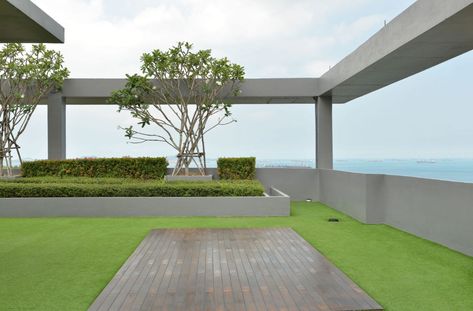 Artificial Grass for Rooftops - Installation Tips Artificial Grass Backyard, Artificial Vertical Garden, Installing Artificial Turf, Rooftop Design, Artificial Lawn, Synthetic Turf, Building Roof, Sky Garden, Backyard Inspo