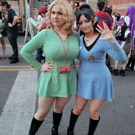 Genderbent kirk and spock cosplay Female Spock, Spock Cosplay, Kirk And Spock, Star Trek Tos, Spock, Cosplay Ideas, Star Trek, Science Fiction, Dresses With Sleeves