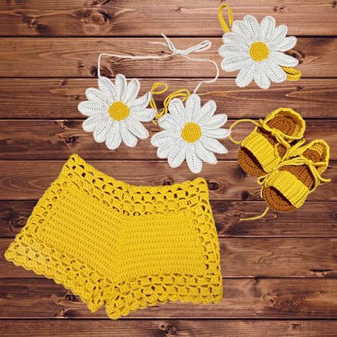 Conjuntito playero para una mini clienta🌼 Tejido 100% algodón @revesderecho ~ ~ #crochet #playa #flowers #contton #loveyarn Baby Summer Clothes, Crochet Beach Wear, Crochet Throw Pattern, Baby Summer, Crochet Daisy, Crochet Clothing And Accessories, Crochet Sunflower, Crochet Set