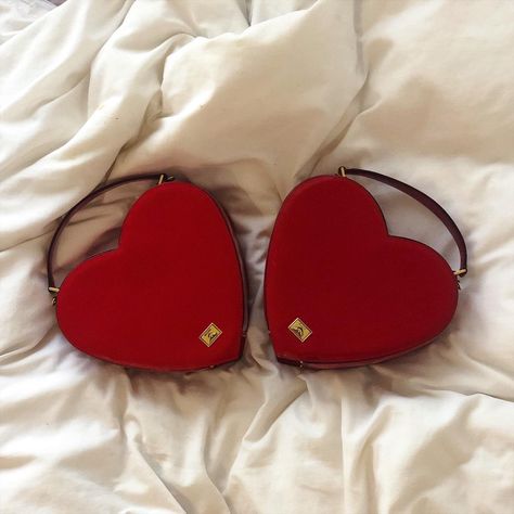 Red Heart Purse Outfit, Heart Bag Outfit, Moschino Heart Bag, Red Bag Aesthetic, 90s Purses, Red Gharara, Heart Bags, Valentines Surprise, Moschino Bag