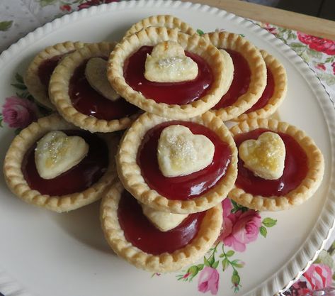 Queen of Hearts Tarts Alice And Wonderland Art, Cheese Platter Ideas, Canadian Butter Tarts, Almond Frangipane, Mary Hart, Sticky Pudding, Coronation Party, Valentine Sweets, Mini Sweets