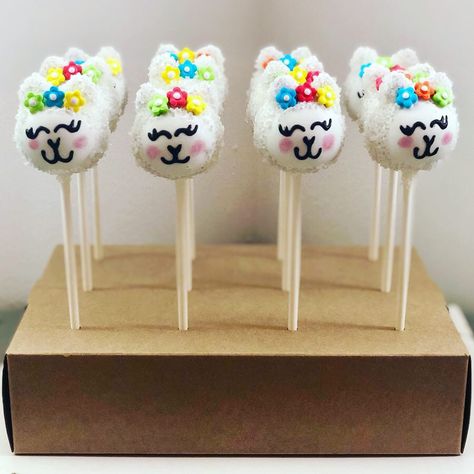 Llama Cake Pops Lamma Birthday Theme, Llama Cake Pops, Lama Birthday Cake, Diy Llama Cake, Simple Llama Cake, Llama Birthday Cookies, Birthday Party Desserts, Llama Birthday, Green Cake