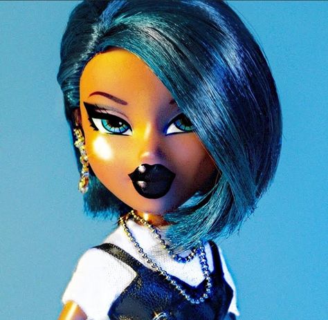 Bratz Doll Aesthetic, Bratz Doll Makeup, Black Bratz, Cute Fashion Style, Black Bratz Doll, Bratz Aesthetic, Bratz Fashion, Bratz Doll Outfits, Brat Doll