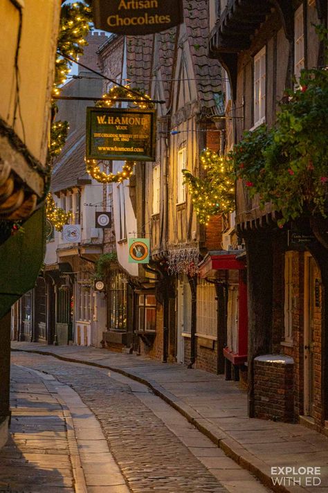 5 Picture Postcard Places in York for a Christmassy Day Out York Uk Christmas, York At Christmas Uk, Christmas In York England, York England Christmas, York Shambles, Christmas England, The Shambles, Scifi Interior, City Of York