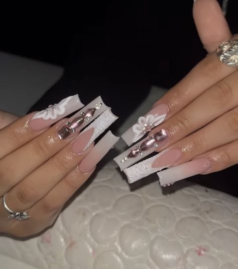 Selfie Angles, 15 Nails, Latina Nails, Quinceanera Nails, Nail Appointment, Curved Nails, Punk Nails, Birthday Items, Girly Acrylic Nails