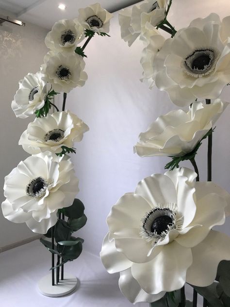 Pom Pom Flowers, Paper Flower Decor, Large Paper Flowers, Anemone Flower, Flowers Decor, Paper Flower Backdrop, Paper Flowers Craft, Giant Flowers, Giant Paper Flowers