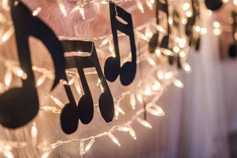 Music Concert Decor Ideas, Concert Decorations Ideas, School Concert Decorations, Winter Concert Decorations, Talent Show Decorations Stage Ideas, Concert Decorations, Concert Decor, Concert Theme, Christmas Stage Design