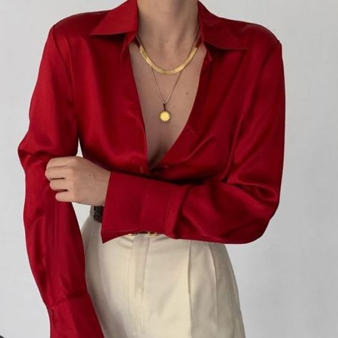 Red Satin Shirt Outfit, Satin Shirt Outfit, Loose Long Sleeve Shirt, Outfit Elegantes, Satin Shirts, Spring Blouses, Loose Long Sleeve, Red Outfit, Blouse Outfit