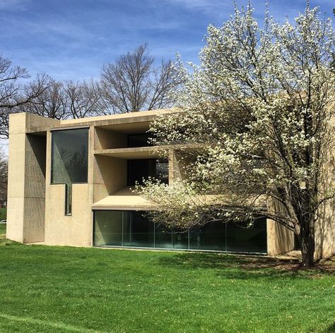 Spring has sprung outside the I. M. Pei building at the Des Moines Art Center Im Pei Architecture, National Air And Space Museum, Orange County Museum Of Art, Sir John Soane's Museum, I M Pei, Richard Meier, Classic Architecture, Spring Has Sprung, Des Moines