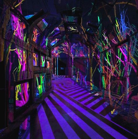 Nightclub Design, Awesome Sauce, Breaking In, Laser Tag, Neon Aesthetic, Art Installation, 판타지 아트, Neon Lights, Black Light