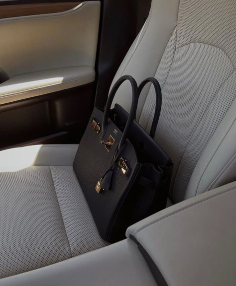 Hermes Birkin Sellier, Black Birkin, Alyssa Lenore, Birkin Sellier, Rich Girl Lifestyle, The Passenger, Hermes Birkin 25, Birkin 25, Money And Happiness