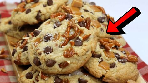 Easy Kitchen Sink Cookies Recipe Kitchen Sink Cookies Recipe, Pecan Pie Recipe Southern, Sink Cookies, Coffee Muffins, Kitchen Sink Cookies, Southern Pecan Pie, Leftover Candy, Caramel Bits, Cinnamon Coffee