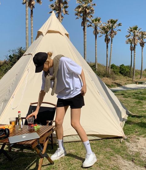 Camping Ootd Summer, Outfit For Camping Summer, Camping Style Outfit, Outfit Ideas Chill, Minimal Style Outfits Summer, Camping Outfits Summer, Blackup Kr, Camping Style Clothes, Camping Outfits For Women Summer