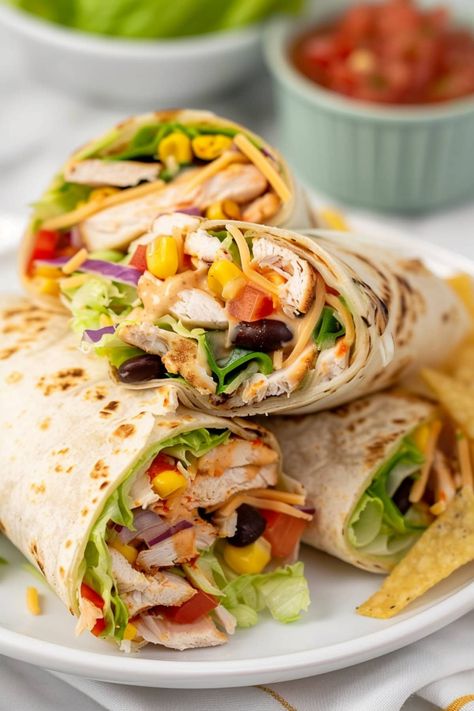 Cold Chicken Wrap Recipes, Best Chicken Wrap Recipes, Santa Fe Chicken Wrap, Southwest Veggie Wrap, Southwest Wraps, Quick Easy Lunch Ideas, Southwestern Chicken Wrap, Southwest Wrap, Wrap Aesthetic