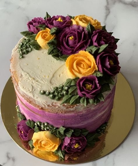 Purple And Orange Cake Ideas, Sunflower Birthday Cake For Women, Thanksgiving Cakes Decorating, Sunflower Birthday Cakes, Fall Birthday Cakes, Fall Greetings, Decorating Food, Cake Bouquet, Buttercream Cake Designs