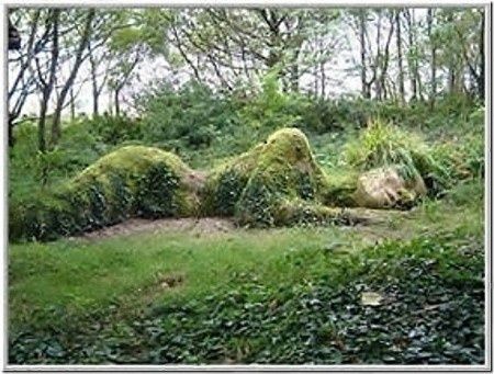 Concrete Sculpture | Moss Lady on Ground | concrete sculpture ♥ Earth Day Quotes, Boom Kunst, Lost Garden, Moss Covered, Green Art, Land Art, Environmental Art, The Grass, Earth Day