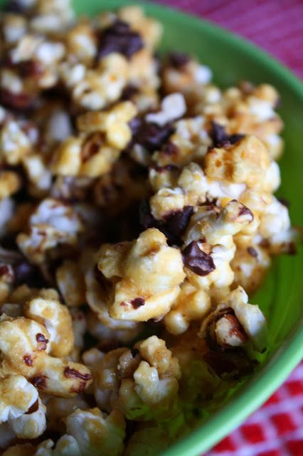 Turtle Popcorn, Popcorn Tins, Popcorn Tin, Popcorn Candy, Candy Popcorn, Caramel Corn, Popcorn Recipes, Caramel Popcorn, Party Mix