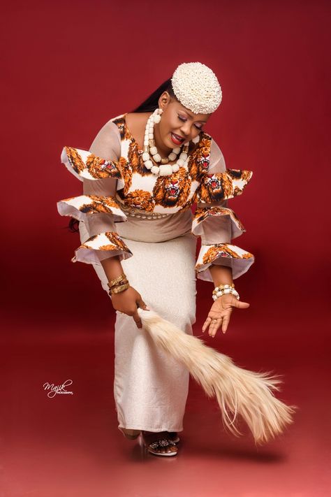 Ibo Isi Agu Traditional outfit. Igbo Dance Attire, Isi Agu For Women, Isi Agu Styles For Ladies, Isiagu Styles For Ladies, Materials Styles For Ladies In Nigeria, Material Styles For Ladies, Igbo Blouse, Isi Agu, Latest Blouse Styles