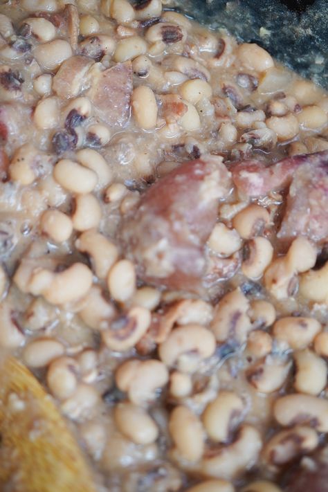 Southern Black Eyed Peas Recipe Blackeyed Pea Recipes, Blackeyed Peas, Black Eyed Peas Recipe, Lucky Food, Comfort Food Southern, Pea Recipes, Christmas Food Dinner, Southern Cooking, New Year's Day