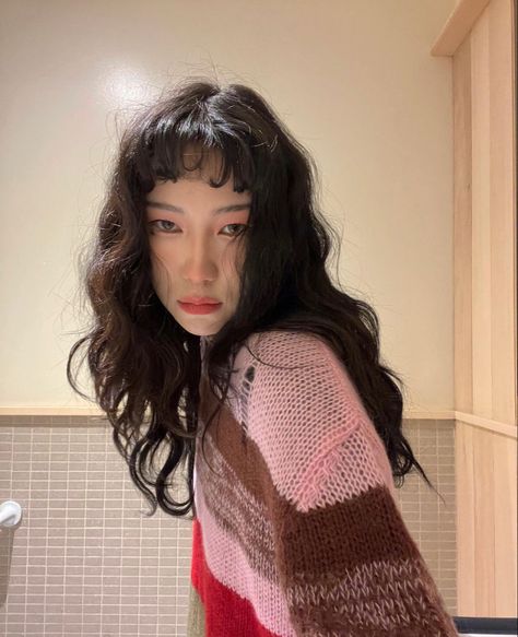 Micro Bangs With Curly Hair, Mini Bangs Curly Hair, Curly Hair With Micro Bangs, Long Hair Micro Bangs, Microbangs Wavy Hair, Curly Microbangs, Curly Hair Baby Bangs, Microbangs Curly Hair, Long Curly Hair With Micro Bangs