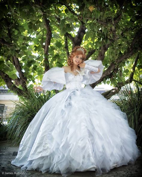 Joanna Lynn [as Giselle] (Cosplay by JoannaLynnBert @Facebook) #Enchanted Giselle Cosplay, Giselle Wedding Dress, Outfit Accessories Ideas, Enchanted 2007, Enchanted Giselle, Enchanted Wedding Dress, Princess Giselle, Giselle Enchanted, Beautiful Disney Princess