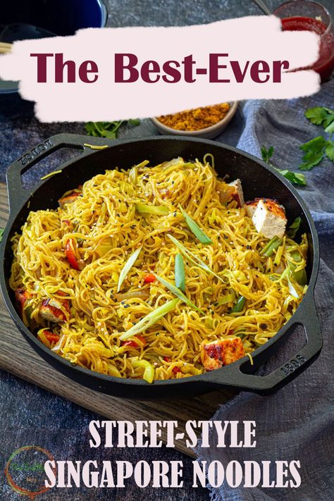 Singapore Noodles Recipe, Vermicelli Recipes, Rice Noodle Recipes, Singapore Noodles, Asian Noodle Recipes, Noodle Recipes Easy, Chinese Cooking Recipes, Noodles Recipe, Asian Inspired Recipes