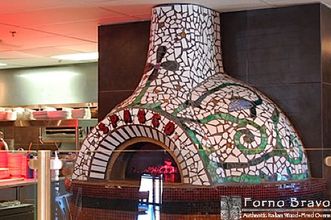 Who wouldn't want a colorful mosaic wood-fired pizza and bread oven in their home! Pizza Oven Design, Commercial Pizza Oven, Pizza Oven Outdoor Kitchen, Pizza Oven Kits, Diy Pizza Oven, Oven Design, Bread Oven, Clay Oven, Outdoor Kitchen Ideas