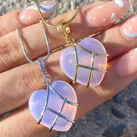 Liana And Alexa, Chains Aesthetic, Crystal Bead Jewelry, Pretty Jewelry Necklaces, Bead Charms Diy, Magical Jewelry, Disney Jewelry, Fancy Jewelry, Jewelry Outfit