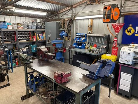 Metal Workshop Layout, Garage Welding Shop, Welding Shop Organization, Welding Setup, Welding Workshop, Welding Table Diy, Garage Workshop Layout, Garage Workbench Plans, Garage Systems