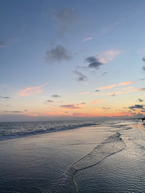 Beach at sunset Bald Head Island Aesthetic, North Carolina Coast Aesthetic, North Carolina Aesthetic Beach, Karolina Core, Dating Rafe Cameron, Beach Girlie, Carolina Core, North Carolina Aesthetic, Wall Art Ideas Aesthetic