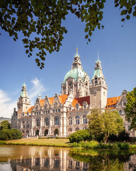 Neues Rathaus Hannover 🏰🌳⁠ ⁠ European Bucket List, German Houses, Maybe One Day, City Photography, Photography Inspiration, Austria, Bucket List, Tourism, Vision Board