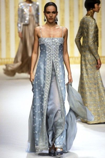 Indian Style Prom Dress, 2024 Runway Fashion, Indian Runway Fashion, Look Gatsby, Balmain Dress, Runway Gowns, 90s Runway Fashion, Runway Fashion Couture, 90s Runway