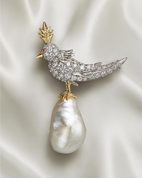 Introducing Tiffany & Co. Schlumberger® Bird on a Pearl—our new exclusive high jewelry capsule collection. A reimagination of the iconic… | Instagram Buccellati Jewelry, Jean Schlumberger, Couple Ring Design, Haute Jewelry, Jewelry Design Drawing, Pearl Necklace Designs, Pearl Collection, Bird Jewelry, Gold Jewellery Design