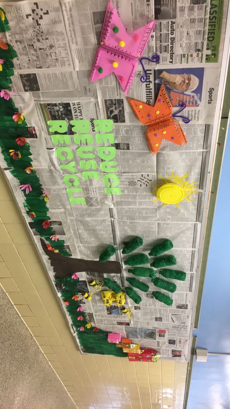 Reduce Reuse Recycle Bulletin Board Ideas, Earth Day Display Board, Recycling Bulletin Board Ideas, Earth Day Classroom Door Ideas, Earth Day Window Display, Recycling Bulletin Boards Preschool, Environment Day Decoration Ideas, Earth Day Bulletin Board Ideas Preschool, Earth Day Projects Recycled