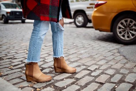 Jeans With Sorel Wedges, Styling Sorel Wedge Boots, Sorel Evie Boots Outfit, How To Style Sorel Boots, Sorel Wedge Boots Outfit, Wedge Boot Outfit, Wedge Boots Outfit, Sorrel Boots, Nyc Fashion Fall