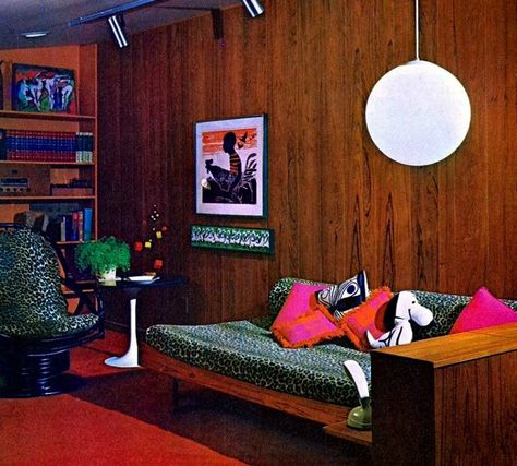 70s Wood Paneling, Wood Paneling Decor, 1970s Living Room, 70s Living Room, 70s Interior Design, 70s Interior, Retro Interior Design, 70s Home, 70s Home Decor