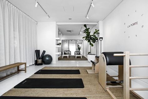 just a need spa space with mats on floor which would be a space we could create Pilates Room, Pilates Outfits, Studio Pilates, Yoga Studio Design, Gym Room At Home, Wellness Studio, Decor Studio, Home Gym Design, Gym Room