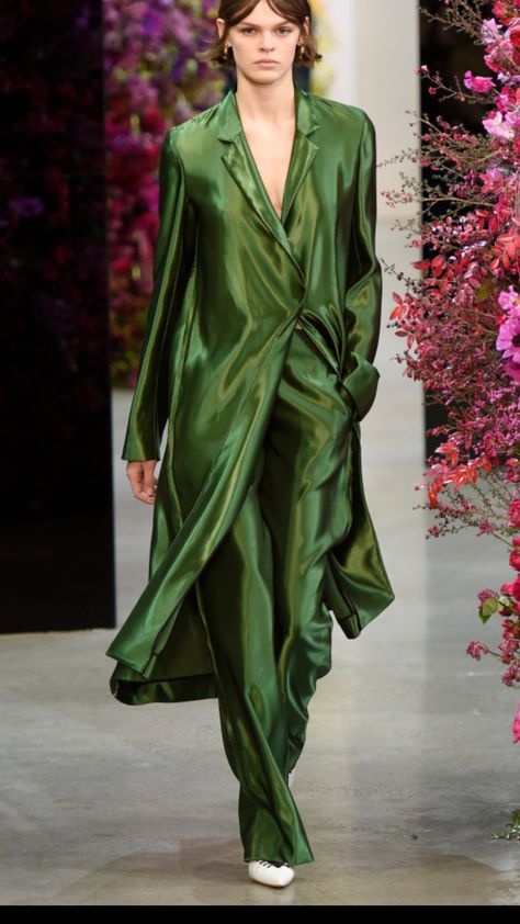 #NYFW2018 Jason Wu Shape Mirror, Runway Gowns, Satin Coat, Liquid Satin, Monochrome Fashion, Green Pants, Jason Wu, Fall 2018, Bright Green