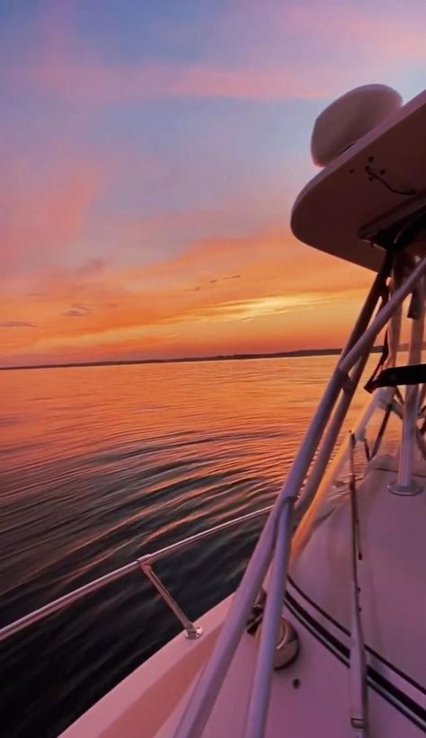 Boat Ride Video, Sunset Boat Ride, Yatch Boat, Lake Aesthetic, Fake Photos, Cruiser Boat, Lake Days, Bay Boats, Deck Boat