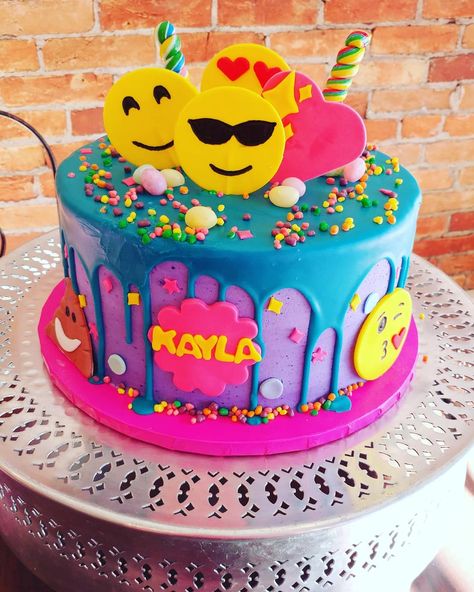 Emoji Birthday Cake, Emoji Happy, Emoji Cake, Emoji Birthday Party, Emoji Party, Emoji Birthday, Salty Cake, 9th Birthday Parties, Fun Birthday Party