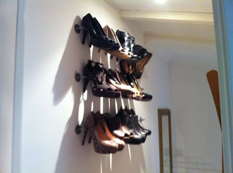 Simple storage solution for shoes.  IKEA Hackers: High Heels Hanger with BYGEL Cabin Organization, Space Saving Shoe Rack, Diy Space Saving, Diy Shoe Storage, Shoe Hanger, Diy Shoe Rack, Diy Space, Hanger Diy, Ikea Hackers