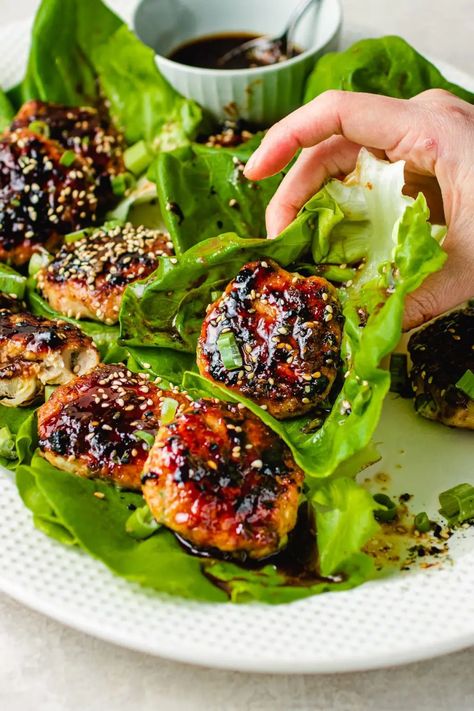 Asian Meatball Recipes, Keto Teriyaki Sauce, Tsukune Recipe, Yakitori Sauce, Low Carb Asian, Meatballs Low Carb, Keto Teriyaki, Recipe Japanese, Japanese Chicken