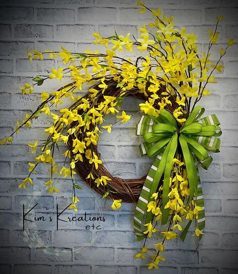 Dor Designers Showcase | Forsythia💛🍃 | Facebook Forsythia Wreath, Summer Front Door, Designer Board, Yellow Wreath, Everyday Wreaths, Custom Wreath, Spring Floral Wreath, Front Door Wreaths, Wreaths For Sale