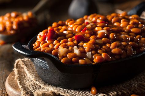 Best Barbecued Beans on the Planet - Barbecuebible.com Maple Baked Beans Recipe, Maple Baked Beans, Golo Recipes, Homemade Baked Beans, Boston Baked Beans, Vegan Slow Cooker, Baked Bean Recipes, Bbq Dinner, Dutch Oven Cooking