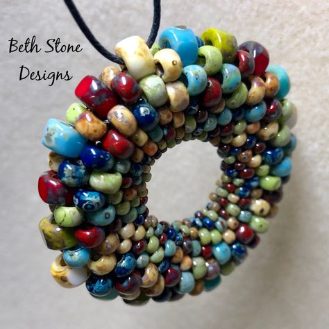 Seed Bead Art, Beadwork Designs, Beaded Jewlery, Beaded Jewels, Diy Bracelets Patterns, Seed Bead Tutorial, Handmade Fashion Jewelry, Bead Stitching, Beaded Jewelry Patterns