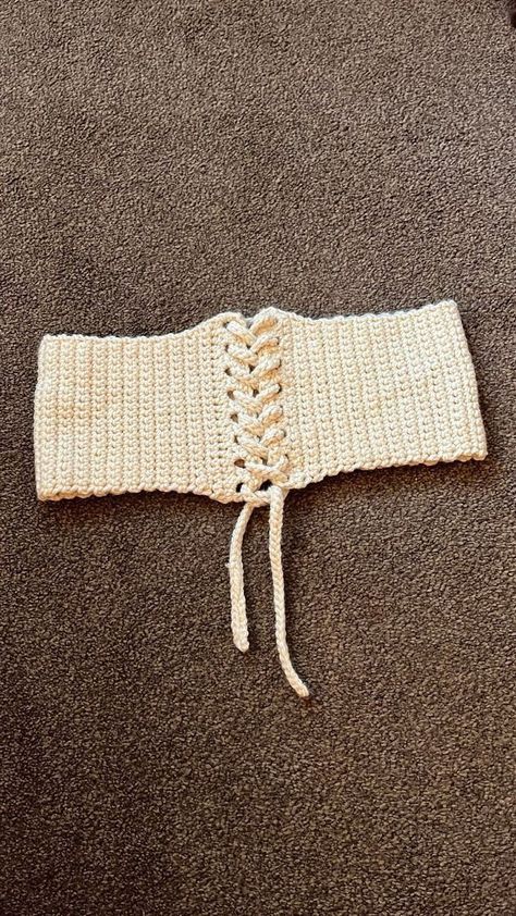 Crochet Corset Back, How To Crochet A Corset, Crochet Top Corset, Crochet Inspo Easy, Crochet Corsets, Corset A Crochet, Crochet Corset Pattern, Crochet Corset Belt, Corset Crochet Pattern