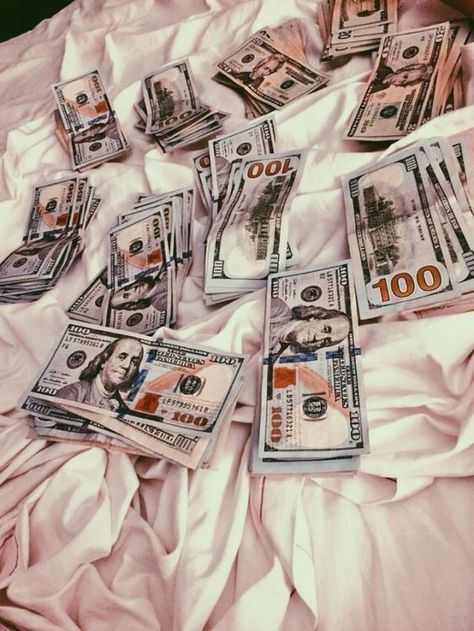 pinterest| @STARRHENNESSY ✨ Luxury Tumblr, Money Stacks, Money Pictures, Money On My Mind, Dollar Bills, Money Magnet, Money Goals, Money Transfer, Money Cash