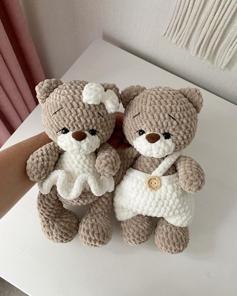 Knitting Lovers - https://foodydad.com/video---------------... Aminacore Aesthetic, Crochet Bears, Crochet Baby Projects, Crochet Doll Tutorial, Baby Shower Crafts, Crochet Bows, Crochet Teddy Bear, Crochet Teddy, Clothes Pattern