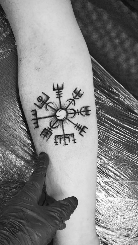 My Vegvisir tattoo 😊 Vegvisir Tattoo Design, Vegvisir Tattoo, Viking Compass Tattoo, Norse Symbols, Leg Tattoo, Name Tattoo, Dragon Tattoo, Compass Tattoo, Leg Tattoos