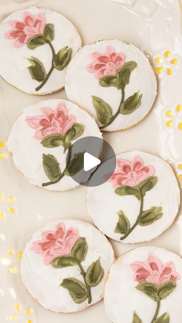 SweetAmbs - Amber Spiegel on Instagram: "I recently tried the palette knife painting technique with royal icing and I love how they turned out!   #paletteknifepainting #PaletteKnifeArt #sweetambscookies #decoratedcookies #floralcookies" Embroidery Cake, Painted Sugar Cookies, Bars Ideas, Royal Icing Sugar Cookies, Icing Sugar Cookies, Cookies Fall, Royal Icing Sugar, Icing Design, Wedding Cookie